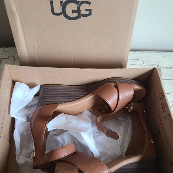 UGG Wedges 6.5 Very Good Condition - Picture 6 of 7